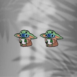 *NWT* Disney stitch baby yoda earrings